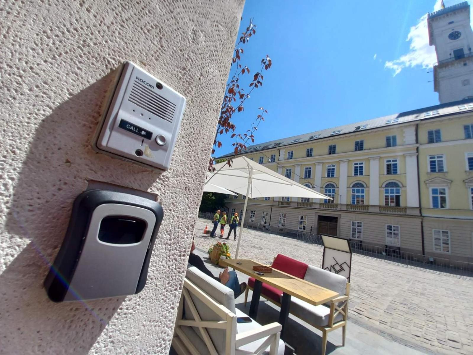 Peaceful Studio On Rynok Square Lviv Luaran gambar